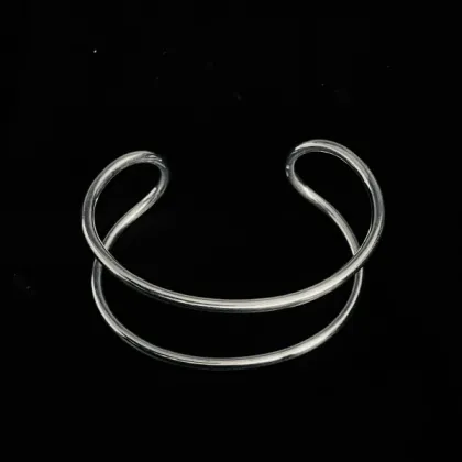 Zdjęcie Luksusowa srebrna bransoletka równoległa z pętelkami - idealny prezent z okazji rocznicy