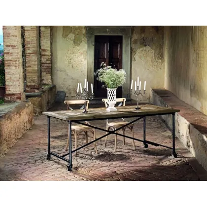 Zdjęcie Ekskluzywny stół z drewna sosnowego i żelaza - Guarnieri