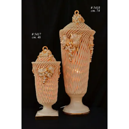 Zdjęcie Eleganckie lampy do klasycznego salonu
