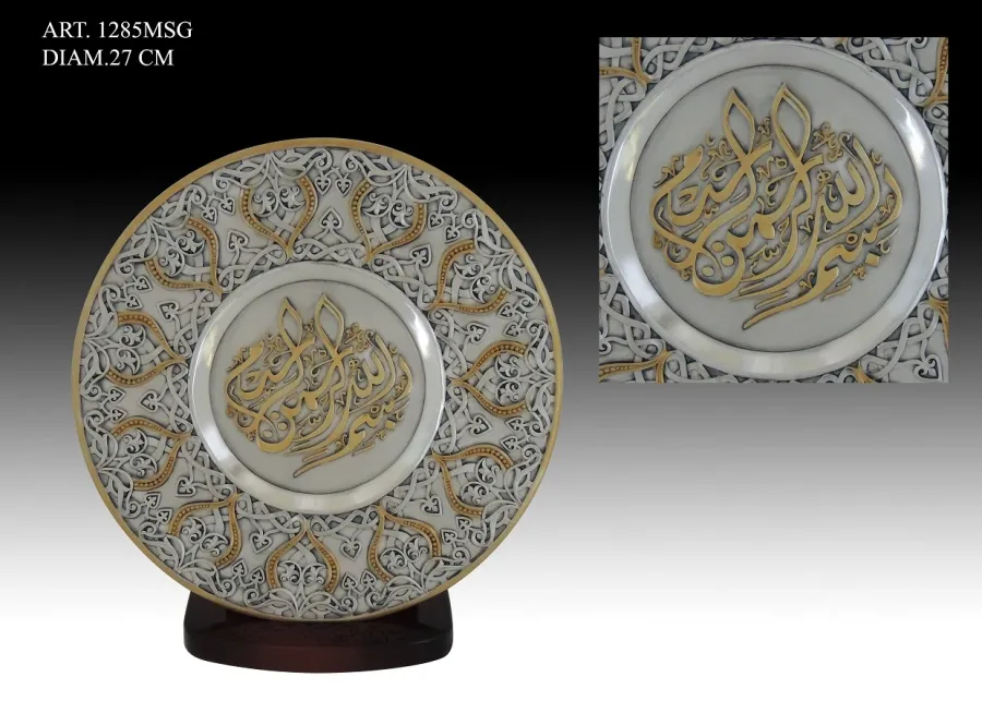 obrazek 1 Wyjątkowy pięknie zdobiony talerz