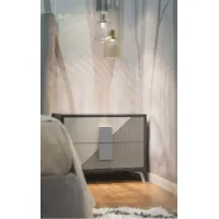 Zdjęcie Fornirowany nocny stolik ze srebrnymi dodatkami z Włoch - Casa + 39