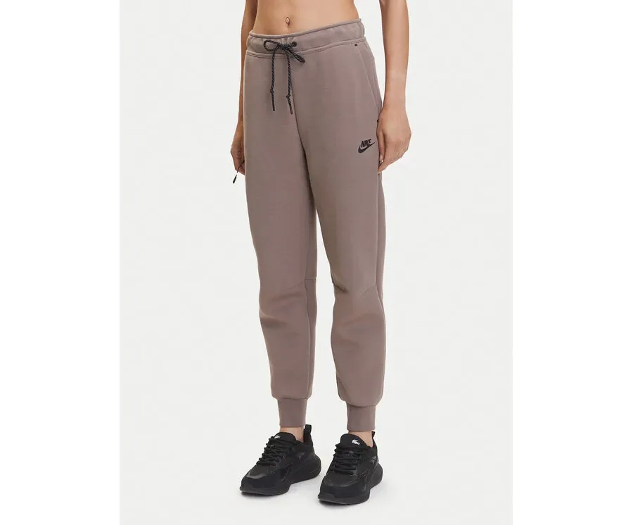 obrazek 1 Nike Spodnie dresowe Tech Fleece HV6779 Brązowy Regular Fit