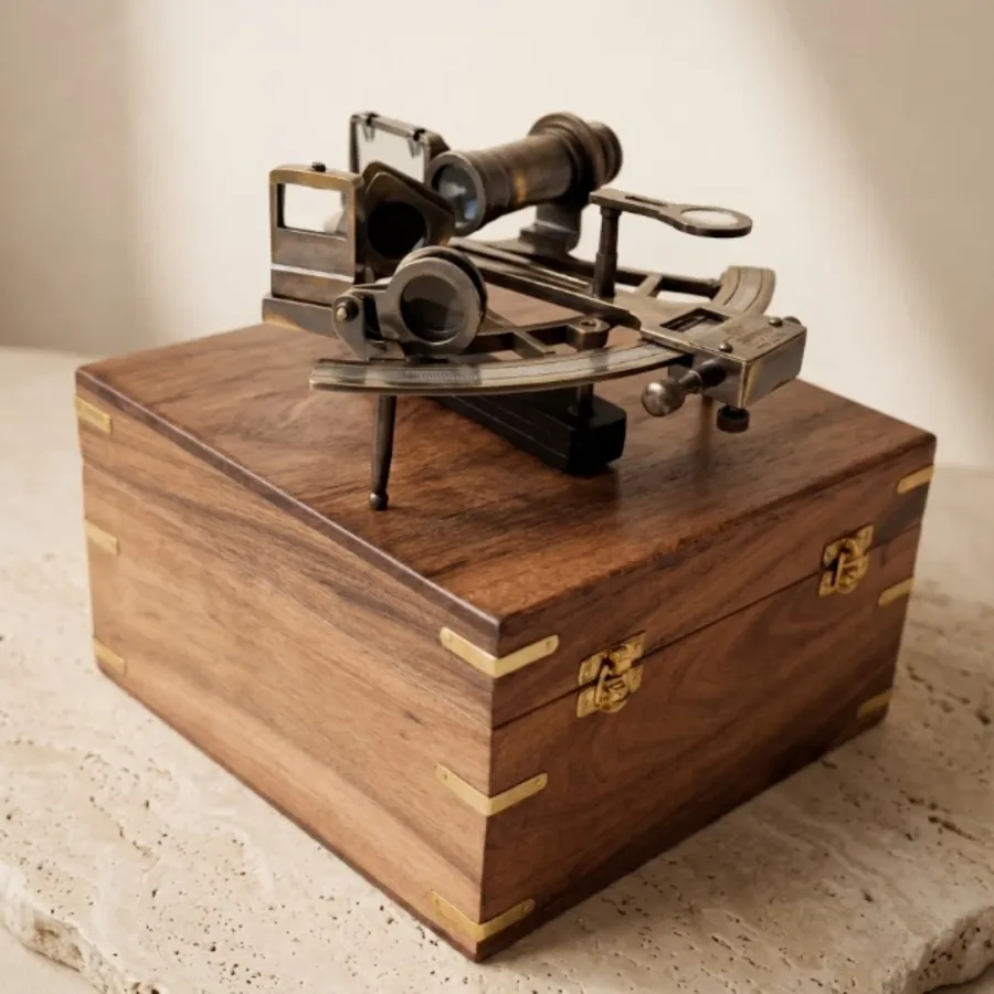 obrazek 1 Ekskluzywny Sekstans Marynistyczny w Pudełku z Litego Drewna Sekstant