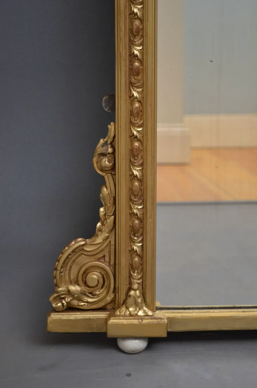 obrazek 5 Wiktoriańskie pozłacane lustro ścienne o eleganckim wyglądzie z 1880roku - antyk