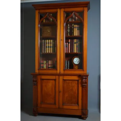 Zdjęcie Dobrej jakości, wiktoriański, mahoniowy regał na książki, z prętami o gotyckim designie - antyk