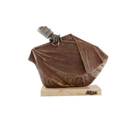 Picture Exclusive sculpture depicting a hand and a red cape