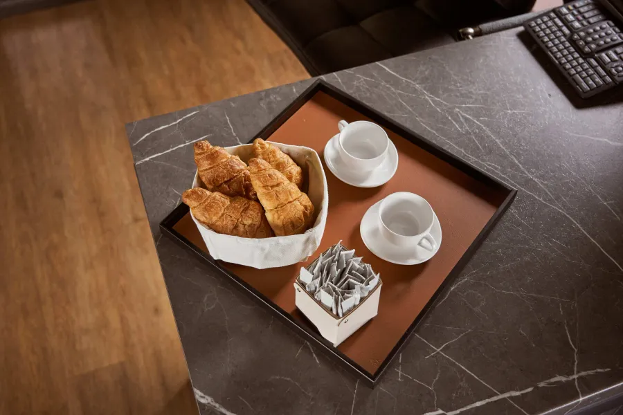 obrazek 4 Unikalny koszyk na chleb Flora 20x20xH9 cm w kolorze czekoladowym