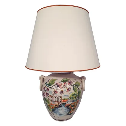 Zdjęcie Włoska ceramiczna lampka na stolik ze zdobieniem w postaci średniowiecznej wioski