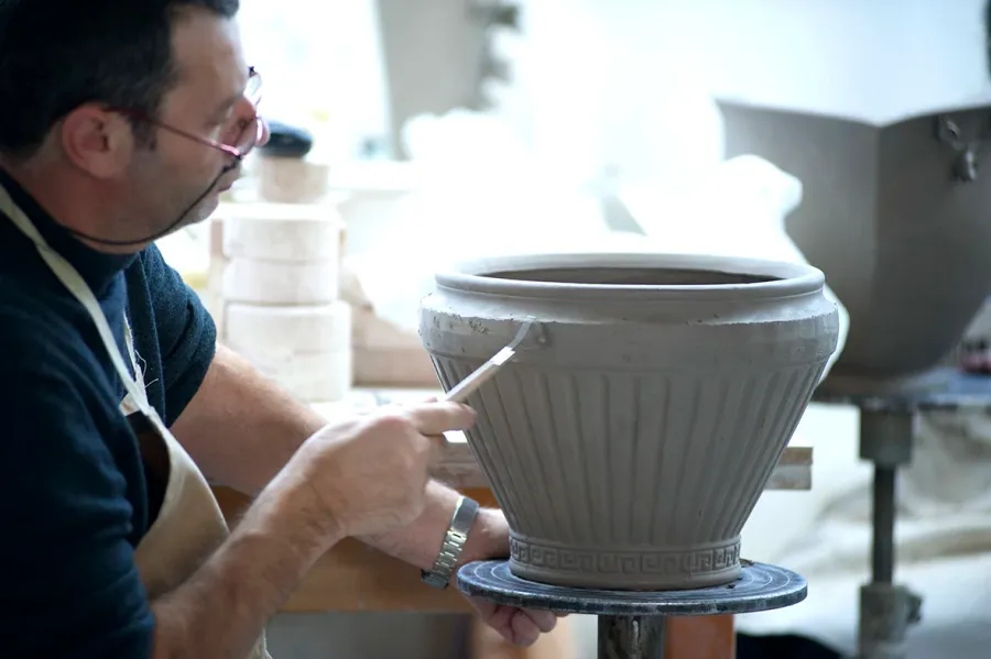 picture 2 Dreamlike flowerpot made of ceramics