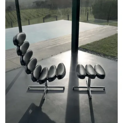 Zdjęcie Wyjątkowy skórzany fotel o oryginalnych owalnych kształtach siedziska i oparcia – Mascheroni