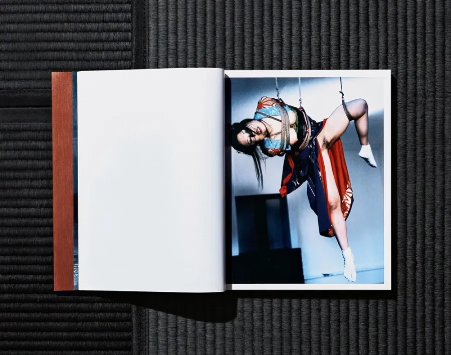 obrazek 12 Książka Nobuyoshi Araki. Bondage - Taschen