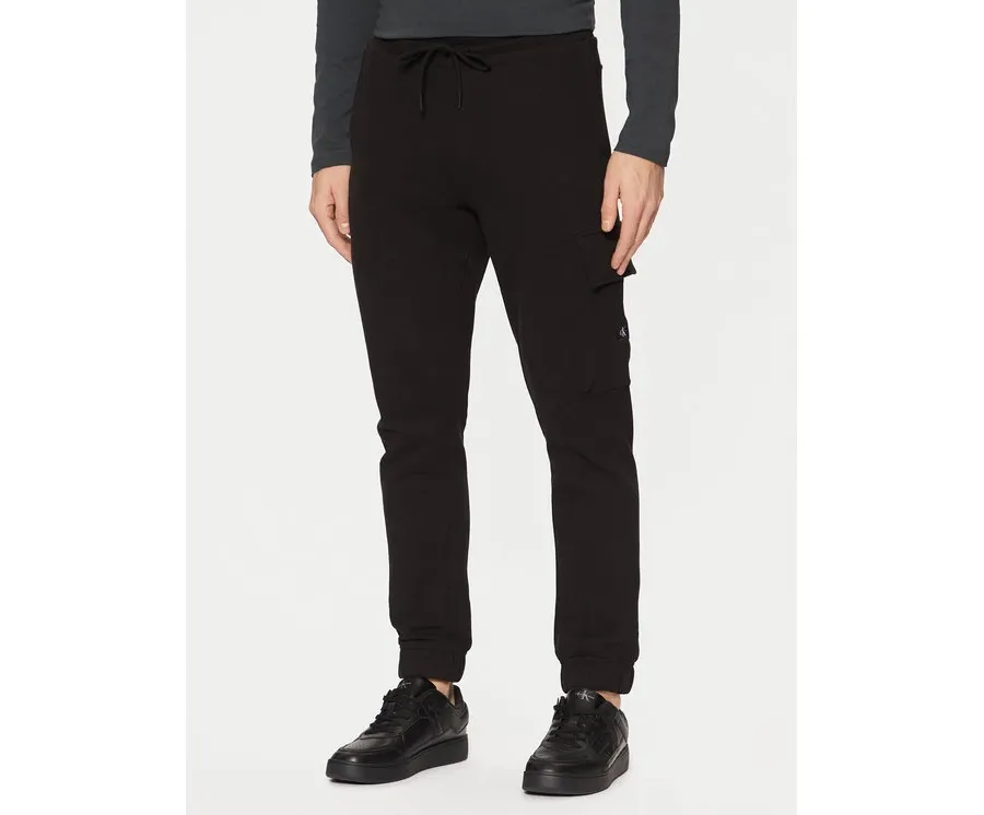 obrazek 1 Calvin Klein Jeans Spodnie dresowe J30J326762 Czarny Regular Fit