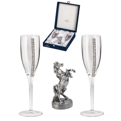 Zdjęcie Figurka konia z dwoma kieliszkami