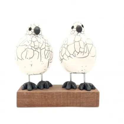 Zdjęcie Urocza figurka ptaszków z ceramiki