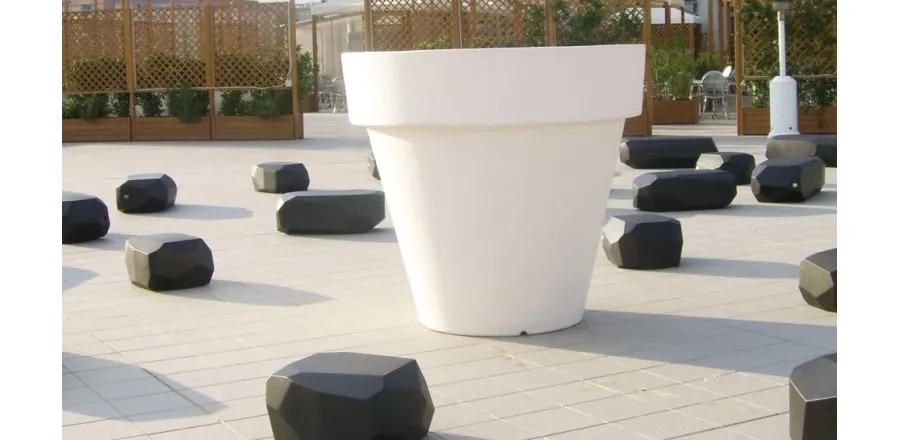 picture 2 Awangard garden table in the shape of a rock