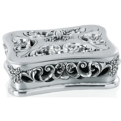 Zdjęcie Damska i luksusowa szkatułka na biżuterię