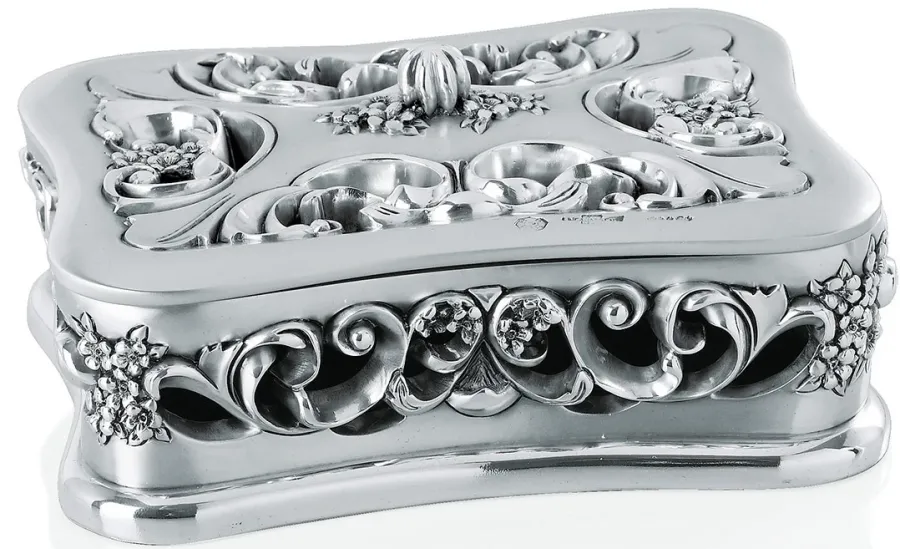 picture 1 Feminine and luxurious box for jewellery