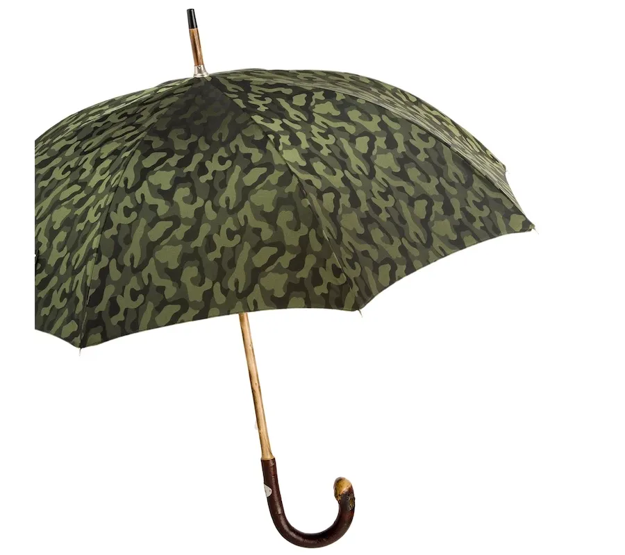 obrazek 7 Prestiżowy ciemnozielony parasol męski w ze wzorem w kamuflaż z oryginalną drewnianą rączką - Pasotti