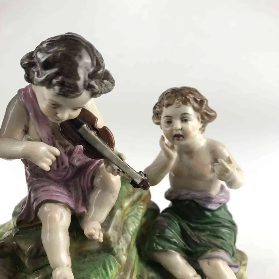 obrazek 9 Grupa muzycznych aniołków z polichromowanej i złoconej porcelany, ręcznie malowana