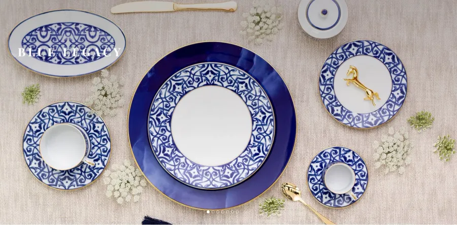 obrazek 2 Okrągła porcelanowa miska na sałatkę 24 cm z serii Blue Legacy