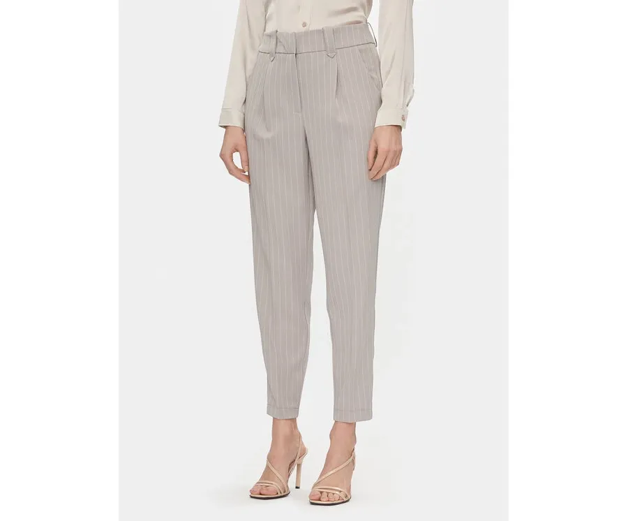 obrazek 1 Vero Moda Chinosy Wendy 10301440 Szary Tapered Fit