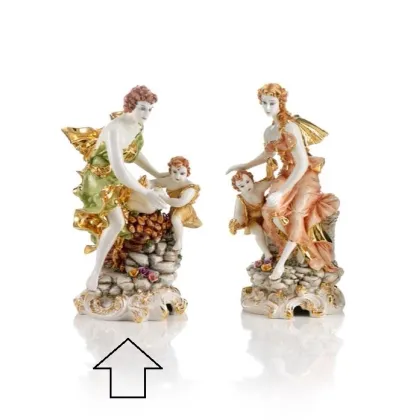 Zdjęcie Barokowa figura greckiej postaci z dzieckiem wykonana z ceramiki - Ceramiche ML