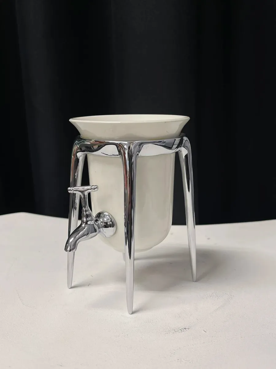 picture 1 An unusual bathroom container for toothbrushes - Mukul Goyal - outlet