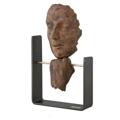 Zdjęcie Nieszablonowa figura zamyślonej damy
