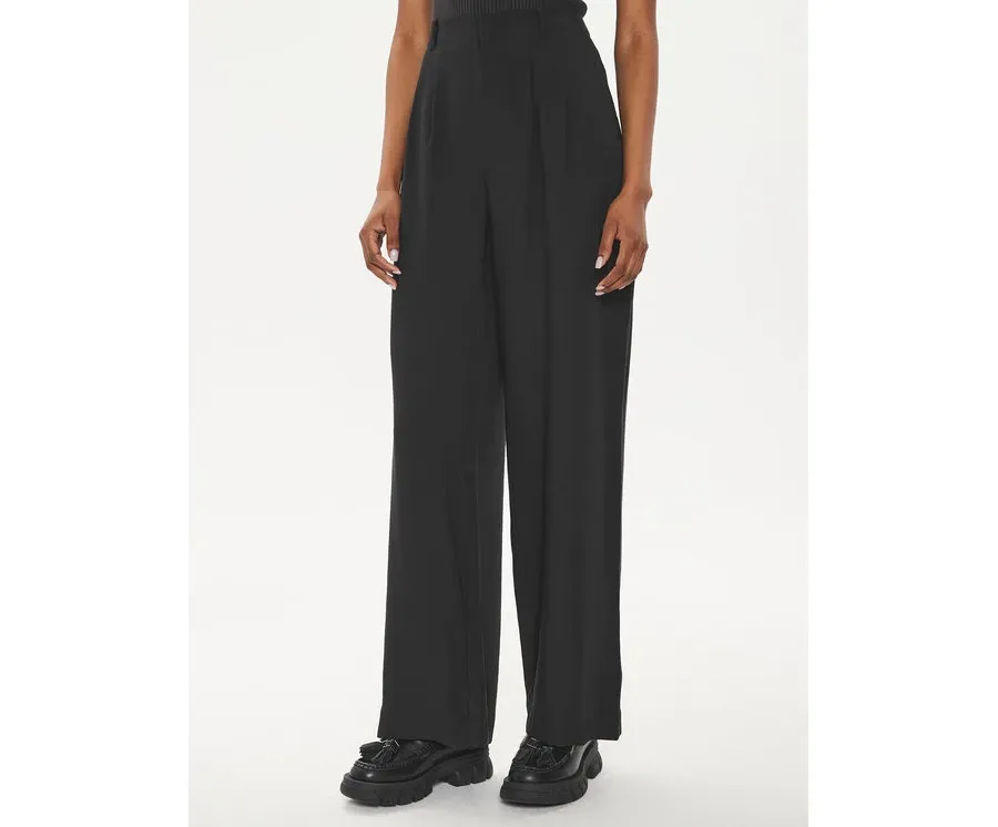 obrazek 1 Calvin Klein Jeans Spodnie materiałowe J20J223917 Czarny Relaxed Fit