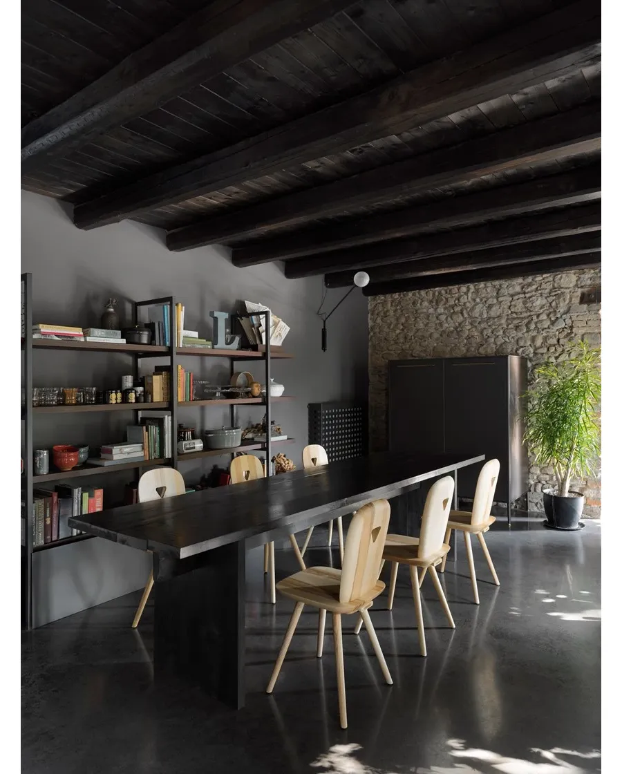 obrazek 1 Dwa Oryginalne, Designerskie Krzesła z Włoch do Minimalistycznego Salonu - Casamnia Horm
