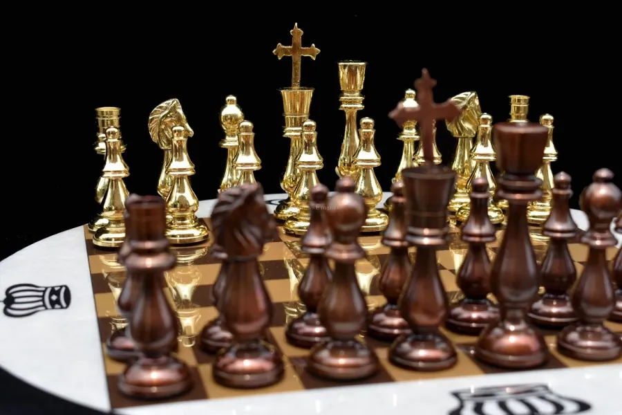obrazek 10 Luksusowy stół szachowy z mosiężnymi figurami - The Chess Empire