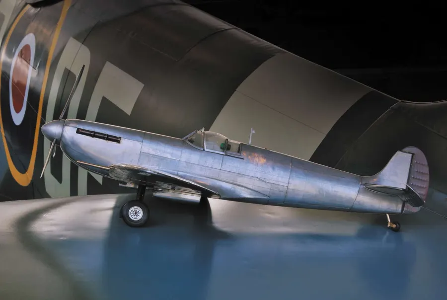 obrazek 2 Model samolotu Spitfire (szer.75,5 cm) - Authentic Models