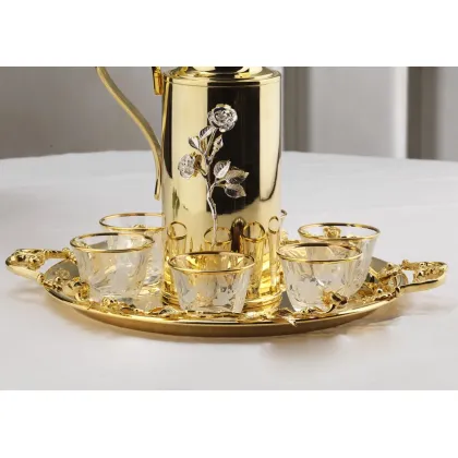 Picture Round tray in gilded bronze