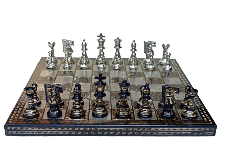 obrazek 1 Prestiżowy komplet szachowy sporządzony z mosiądzu - The Chess Empire