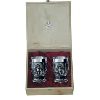 Zdjęcie Cynowe kieliszki do wina w drewnianym pudełku