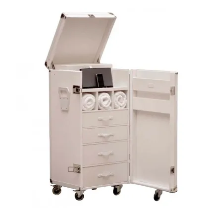 Zdjęcie Niewielki barek na akcesoria łazienkowe