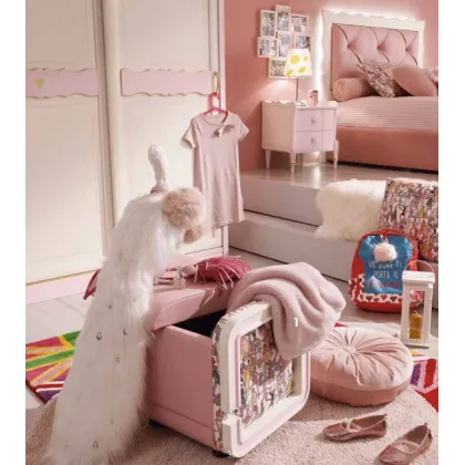 Zdjęcie Różowa pufa tapicerowana z pojemnikiem do pokoju nastolatki - Ferretti e Ferretti