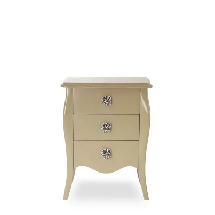 Zdjęcie Praktyczny stolik nocny z 3 szufladami włoskiego producenta - H.67x L.52 x P.37 cm