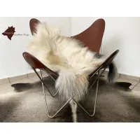 Picture A distinctive Island sheepskin rug
