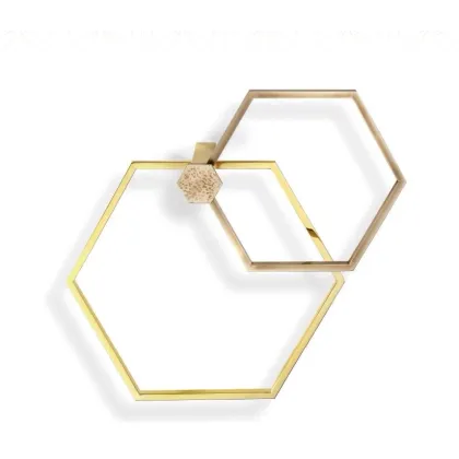 Zdjęcie Wieszak na ręczniki z kolekcji Hexagon z polerowanego mosiądzu o oryginalnym designie - Il Paralume Marina