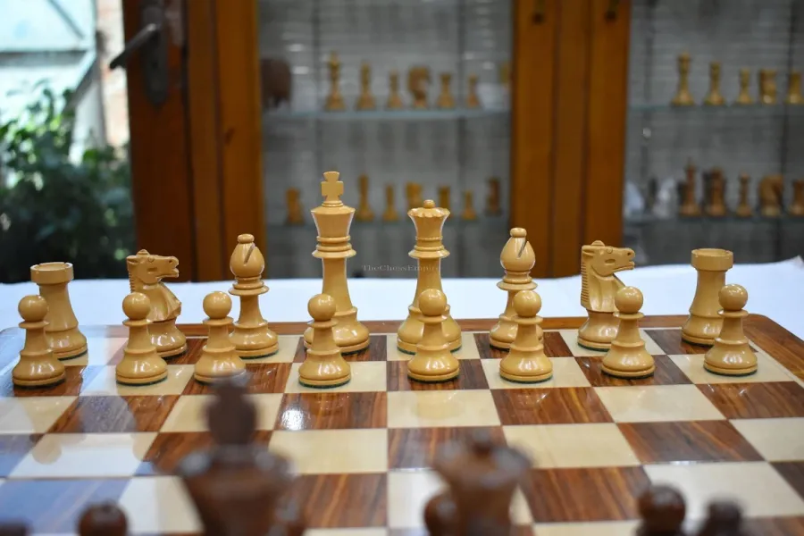 obrazek 4 Ekskluzywny komplet szachowy z szufladą z serii klubowej - The Chess Empire