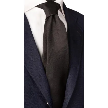 Zdjęcie Klasyczny krawat z czarnego jedwabiu