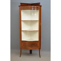 Zdjęcie Najwyższej jakości mahoń edwardiański - inkrustowana serwantka o serpentynowym obrysie