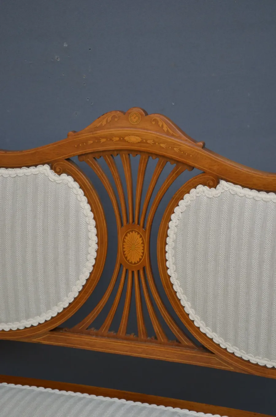 obrazek 5 Atrakcyjna mahoniowa i inkrustowana sofa w stylu edwardiańskim - antyk z XIX wieku