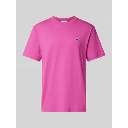 Zdjęcie T-shirt z naszywką z logo