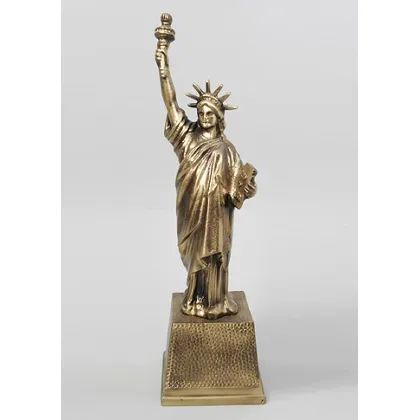 Zdjęcie Dostojna figura Statua Wolności - na wzór antyczny
