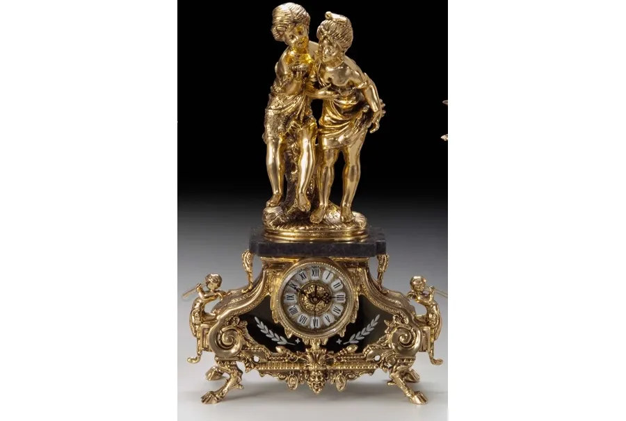 picture 1 Luxury bronze clock with two cherubs