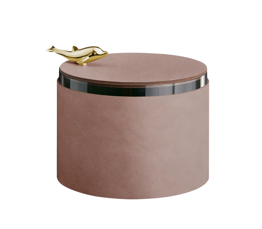 obrazek 1 Eleganckie skórzane pudełko Ø15xH10 cm w kolorze pudrowego różu ozdobione delfinem