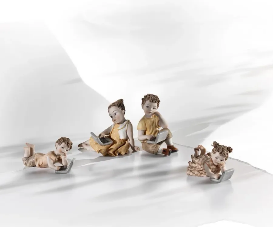 obrazek 2 Figurka dziewczynki z porcelany - Sibania