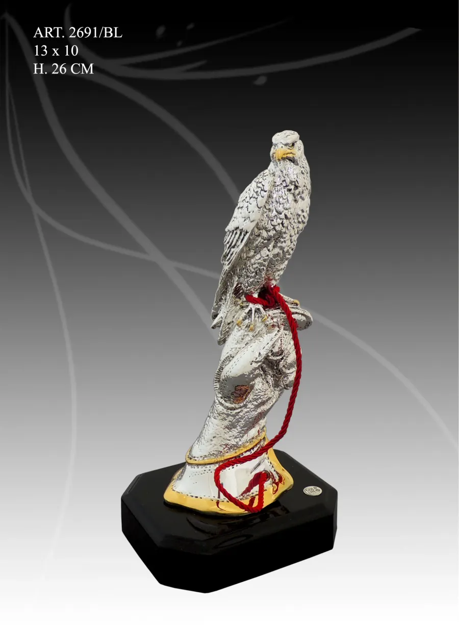 obrazek 1 Biały orzeł siedzący na dłoni